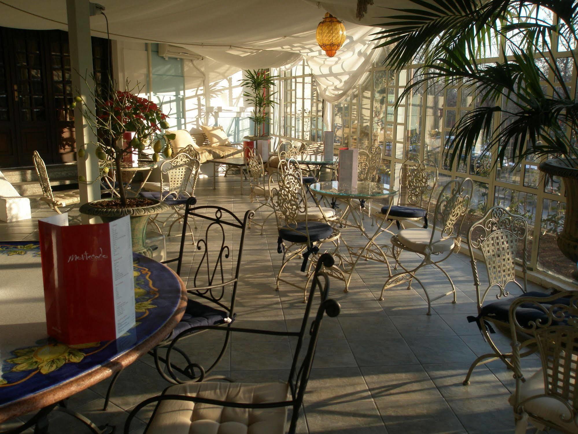 Hotel Montecarlo Castellanza Dış mekan fotoğraf